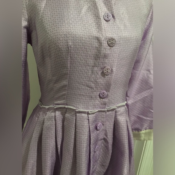 Lavender dress with collar and buttons - Picture 7 of 10